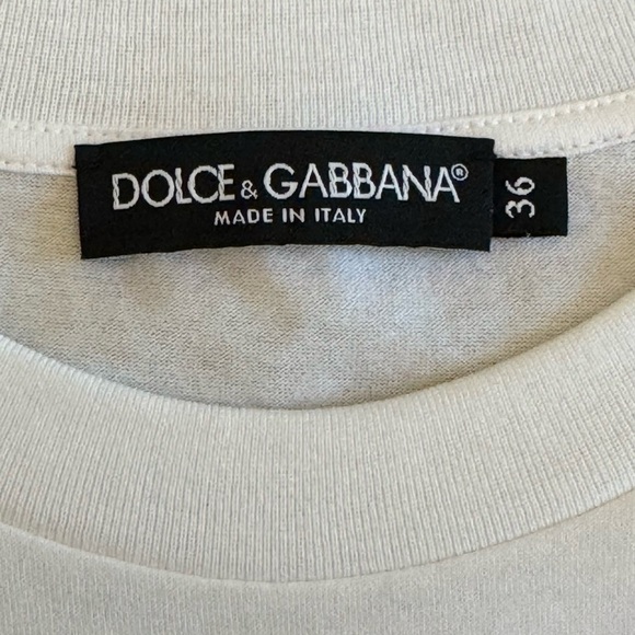 DOLCE AND GABBANA SHORT-SLEEVED FLOWER APPLIQUÉ CROPPED T-SHIRT. - Picture 4 of 4